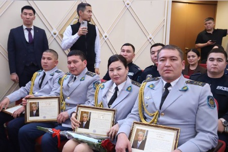 Маңғыстауда ұшақ апаты кезінде көмек көрсеткен азаматтар мемлекеттік наградалармен марапатталды   