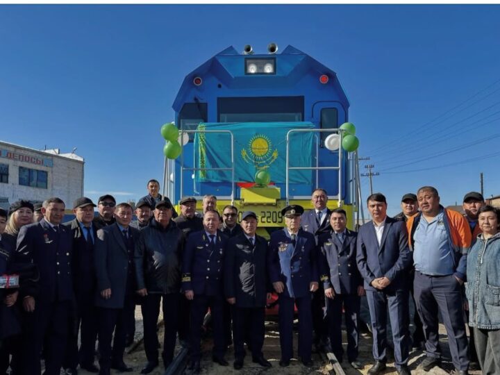 АУДАН ӘКІМІ ЖАҢА ТЕПЛОВОЗДАРДЫҢ САЛТАНАТТЫ ТАНЫСТЫРЫЛЫМЫНА ҚАТЫСТЫ