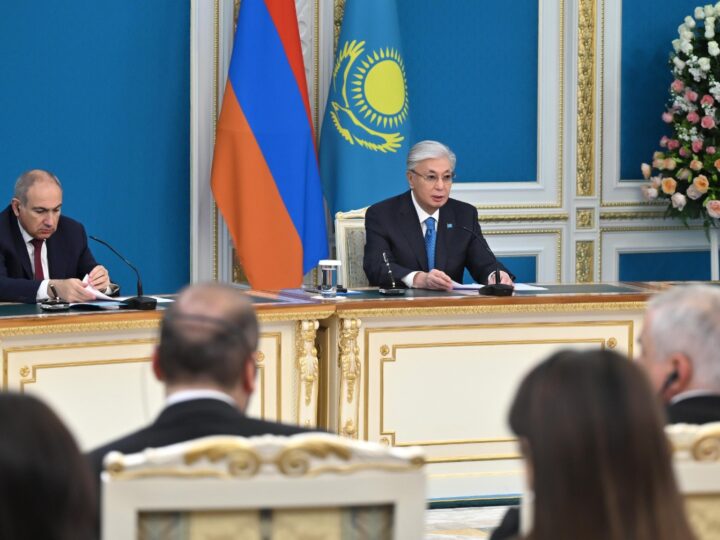 Қасым-Жомарт Тоқаев пен Никол Пашинян БАҚ өкілдеріне арналған брифинг өткізді