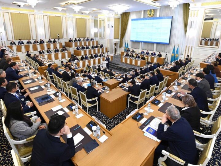 Жауапты депутаттар — ашық шешімдер: Құрылтай қалай жұмыс істейді