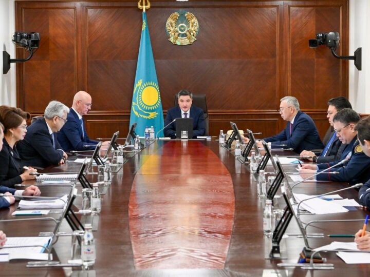 Олжас Бектенов жаңа Конституция жобасын талқылау аясында ақпараттық-түсіндіру жұмыстарын ұйымдастыру бойынша кеңес өткізді