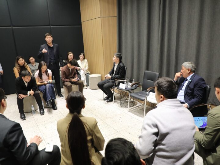 Алматы жастары жаңа Конституция жобасын ЖИ-батл форматында талқылап, бірауыздан қолдады