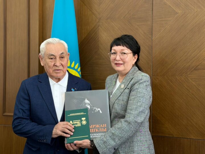 Батырбек Мырзабековке «Алаш» әдеби сыйлығы табысталды