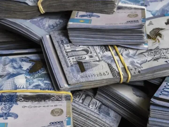 Ұлытау облысында адвокат лауазымды қызметкерлерге пара беремін деп клиентінен 31 млн теңге алған