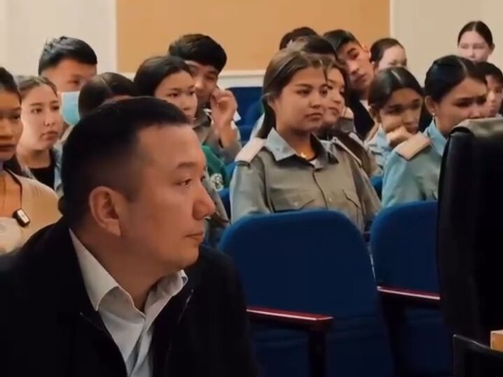 Закон или воспитание: в Жезказгане прошёл дебатный турнир среди школьников