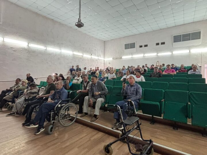 Жезқазғандағы қарттар үйінде әскери оркестрдің мерекелік концерті өтті