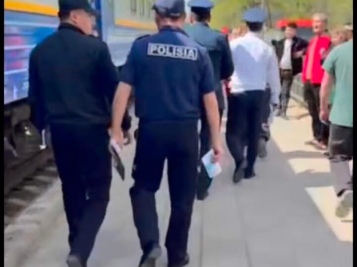 Ұлытау облысы Полиция департаменті, көліктегі полиция және прокуратура қызметкерлері тұрғындарды интернет алаяқтарынан сақтандыру мақсатында теміржол вокзалы мен әуежай аумағында ақпараттық-түсіндіру жұмыстарын жүргізді.