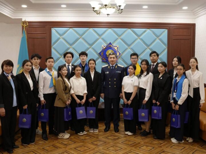 Бас прокуратура басшылығы Өтеген Сейітов атындағы Болашақ прокурорлар клубының көшбасшыларымен кездесті