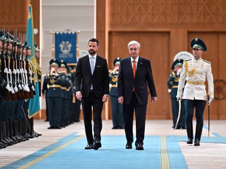 🇰🇿🇲🇪 *Тәуелсіздік сарайында елімізге ресми сапармен келген Черногория Президентін қарсы алу рәсімі өтті*